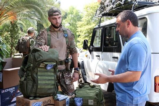    Гуманитарный груз в зону спецоперации отправил из Сочи депутат ЗСК Арменак Тозлян