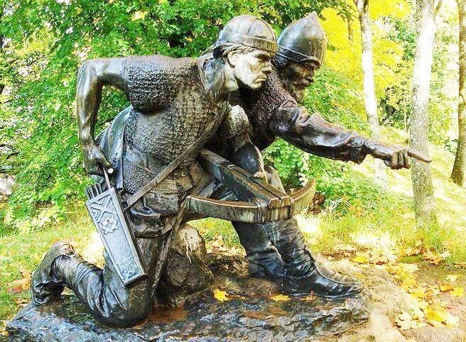 Памятник русскому князю Вячко и старейшине эстов Меэлису в г.Тарту (Эстония)