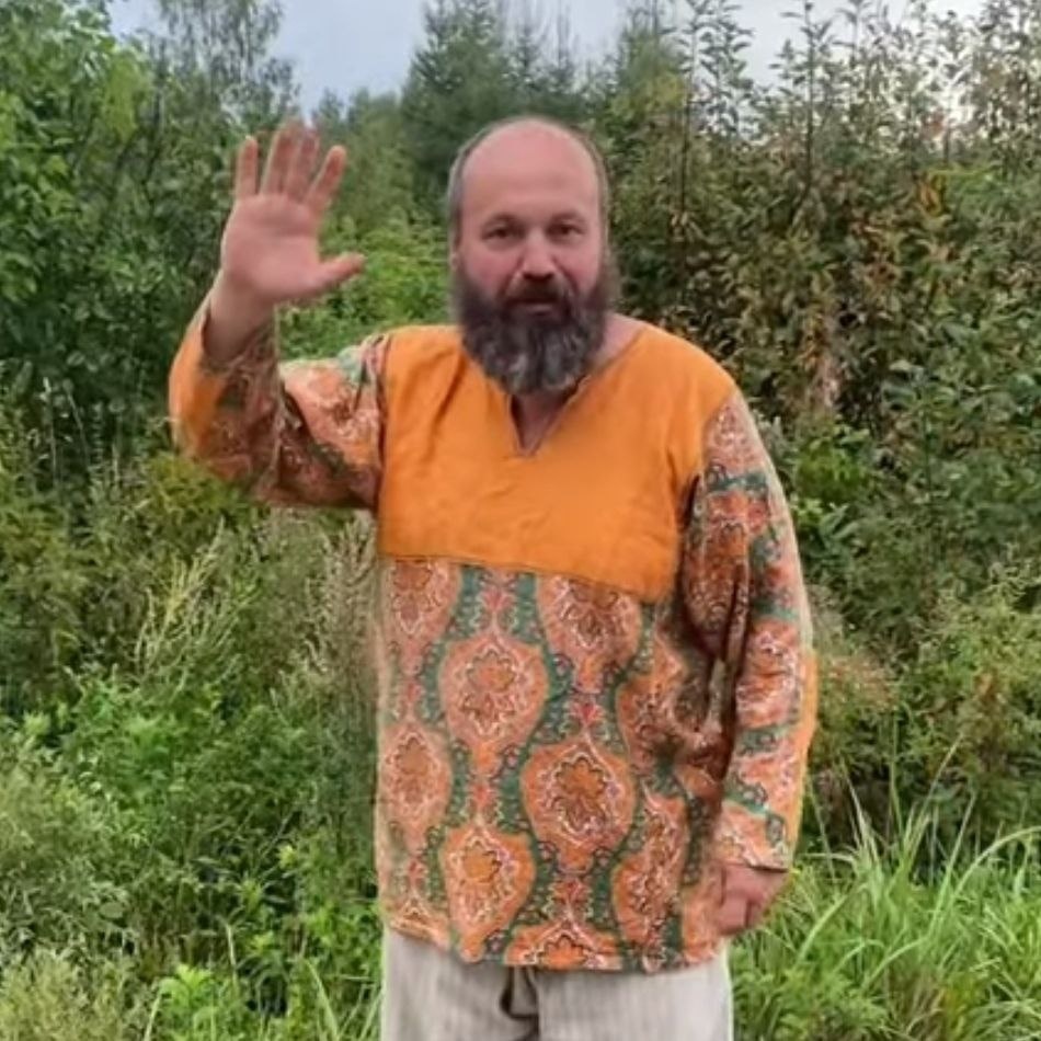 Алексей - хозяин поместья.
