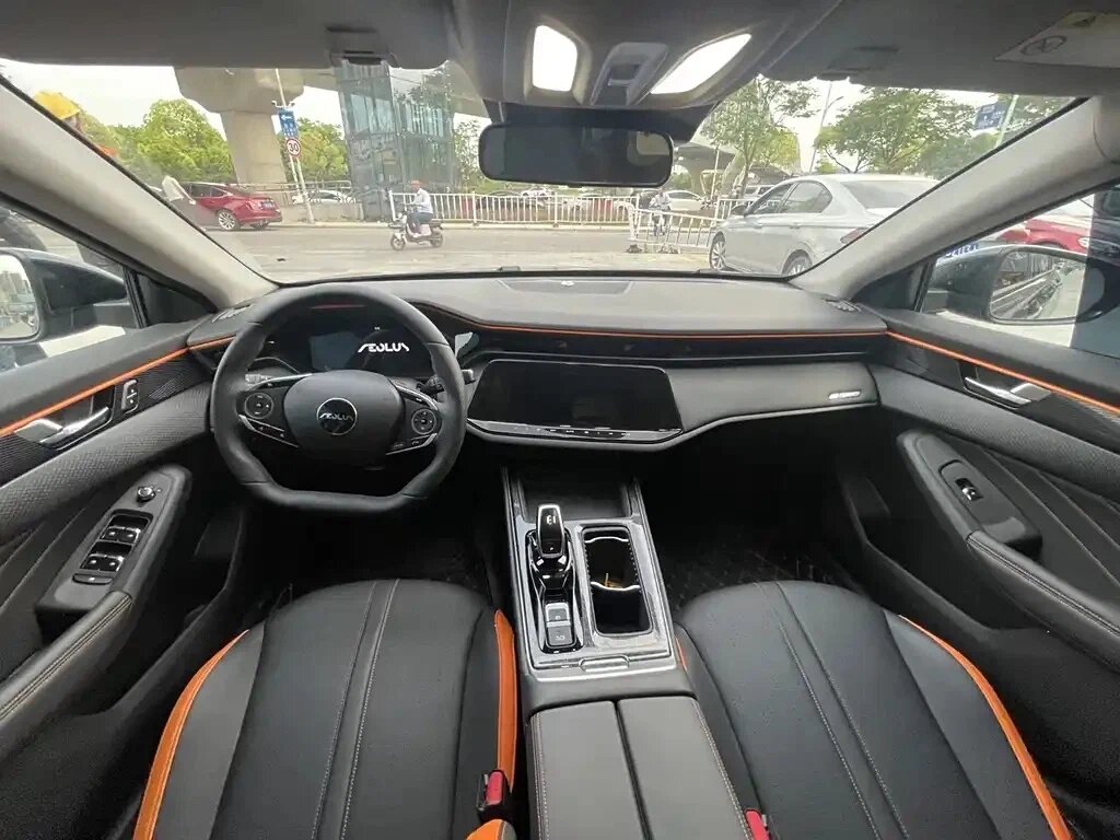 Салон Dongfeng Aelous Yixuan Max. Источник фото - auto.ru