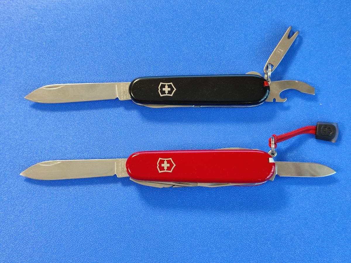 Малый клинок Victorinox Compact отсутствует