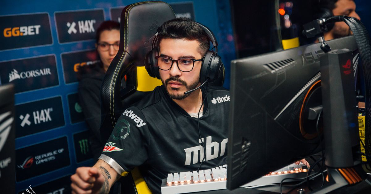 Легендарный "coldzera" известен своими ошеломляющими клатчами, непредсказуемой игрой и уникальным стилем атаки. В его игре чувствуется магия: он может сделать невозможное, и часто делает. Он выиграл два мажора и заслужил огромное уважение как в Бразилии, так и во всем мире.