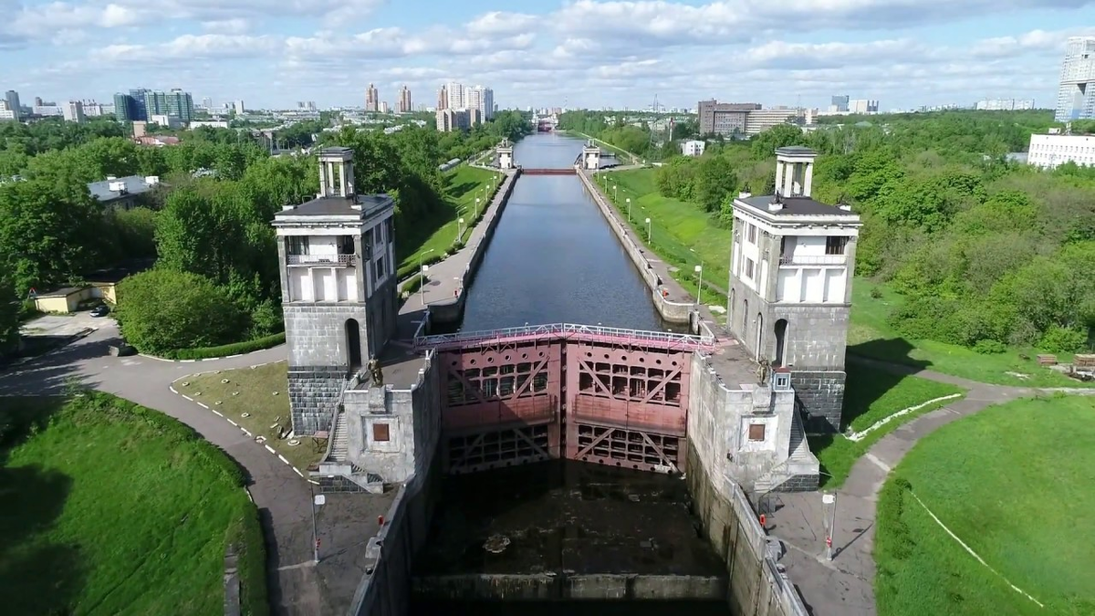 Канал имени Москвы. Фото с сайта https://fairysoft.ru/canal-moscow. Взято с Яндекс.Картинки