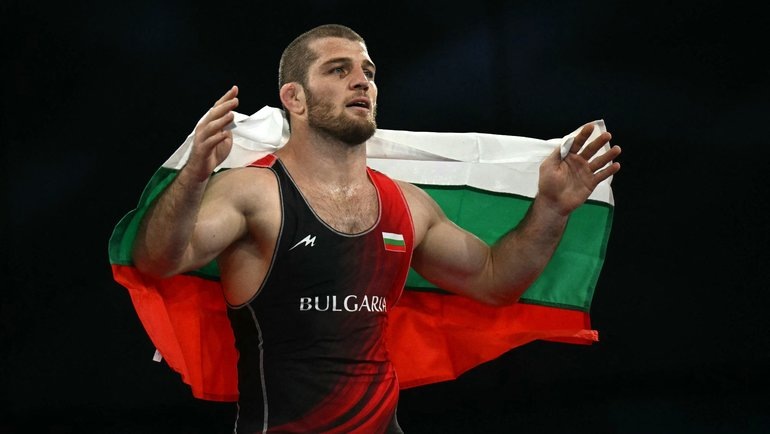    Магомед Рамазанов после победы на Олимпиаде-2024. AFP