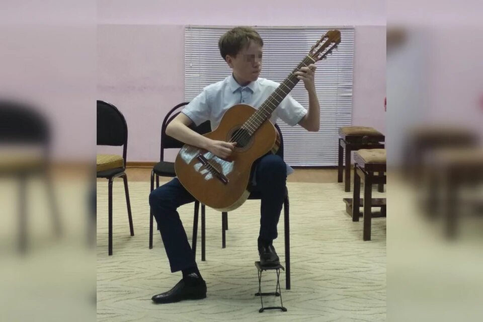 Еще недавно подросток был гордостью школы искусств и выступал на Всероссийском конкурсе, сейчас он в СИЗО по обвинению в тройном убийстве. Фото: соцсети. 