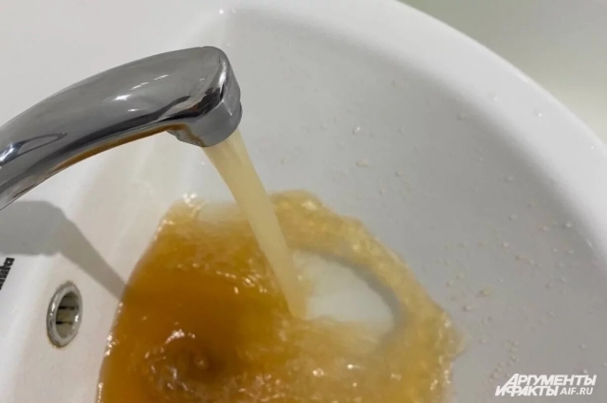    Из кранов Бердска несколько недель течет ржавая вода