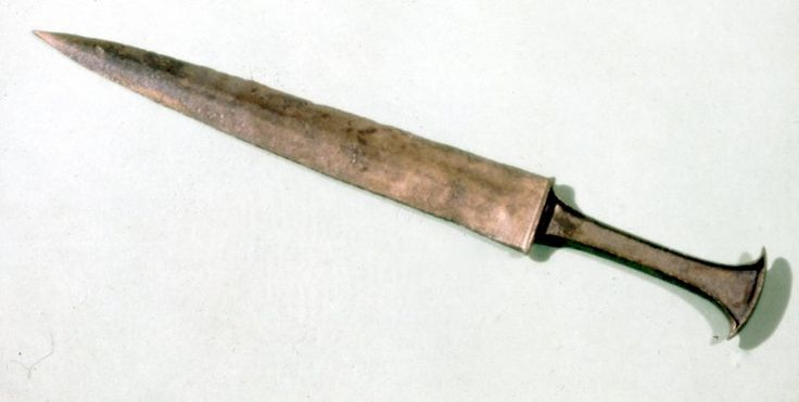 Древнеегипетский бронзовый кинжал, около 3100 г. до н.э., демонстрирующий уровень мастерства.