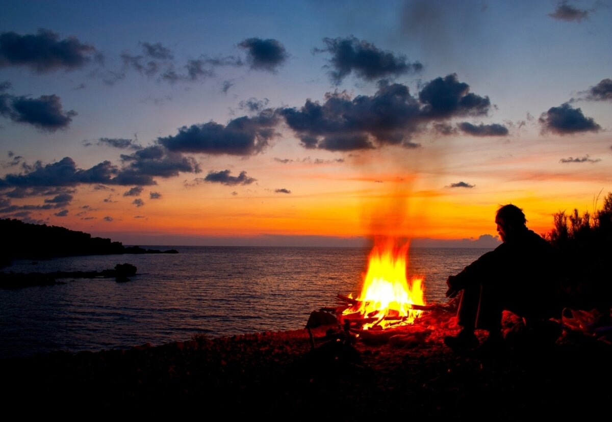 он смотрел на неё с укором