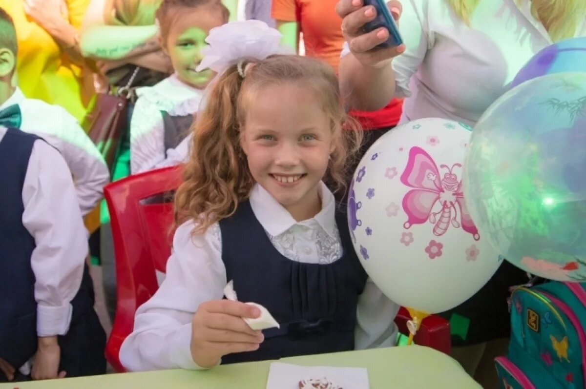    Переход в школу - не повод для тревог и забот, если к этому событию вы заранее подготовите ребёнка, причём по всем пунктам - психологически, физически, эмоционально, интеллектуально.