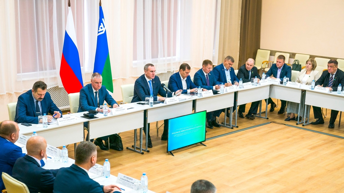    В Урае проходит встреча врио губернатора Югры с властями города