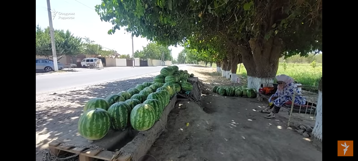 Потребителей много, но арбузов больше, чем потребителей 