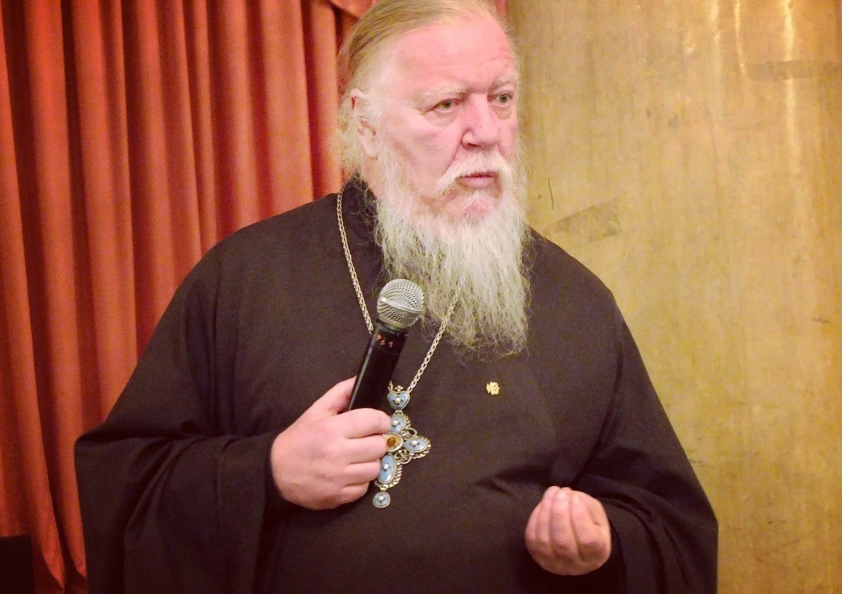 Димитрий Смирнов (07.03.1951 — 21.10.2020 гг.) — протоиерей, церковный и общественный деятель, проповедник, миссионер.