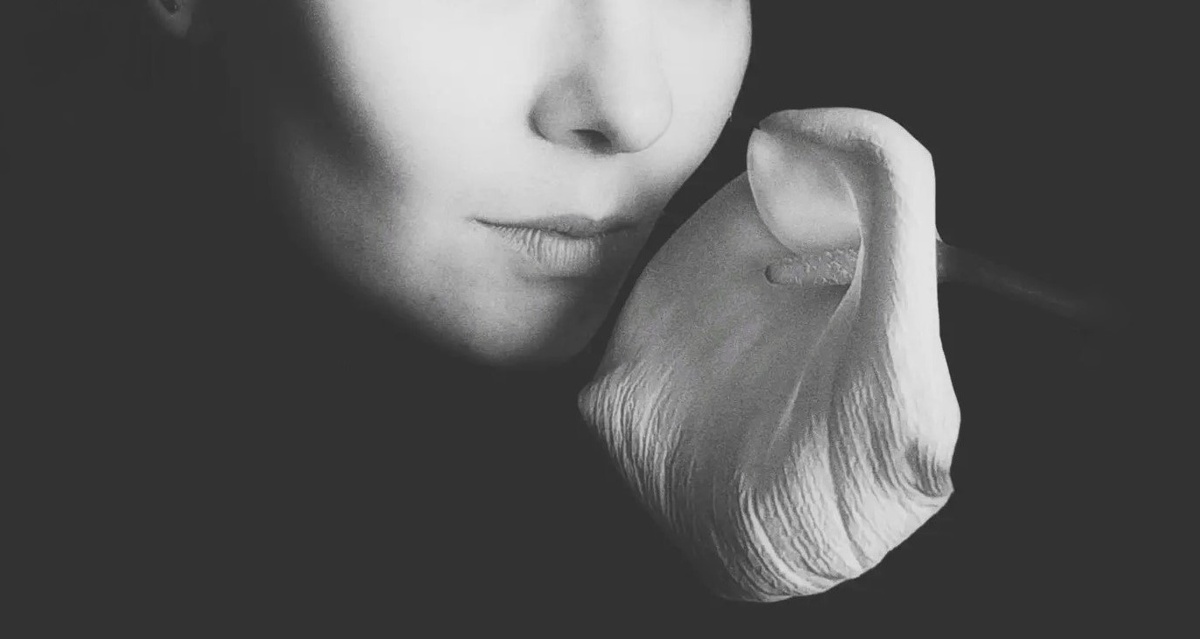 Женщина с цветком. Грузия.