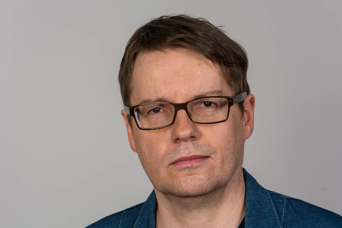 Эрик Ленц, астрофизик. 