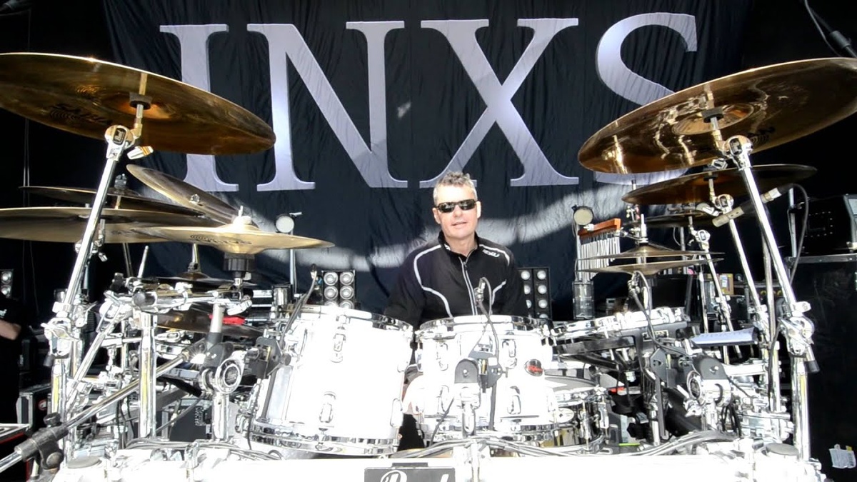 Джон Фаррисс (Jon Farriss), барабанщик группы  INXS.
