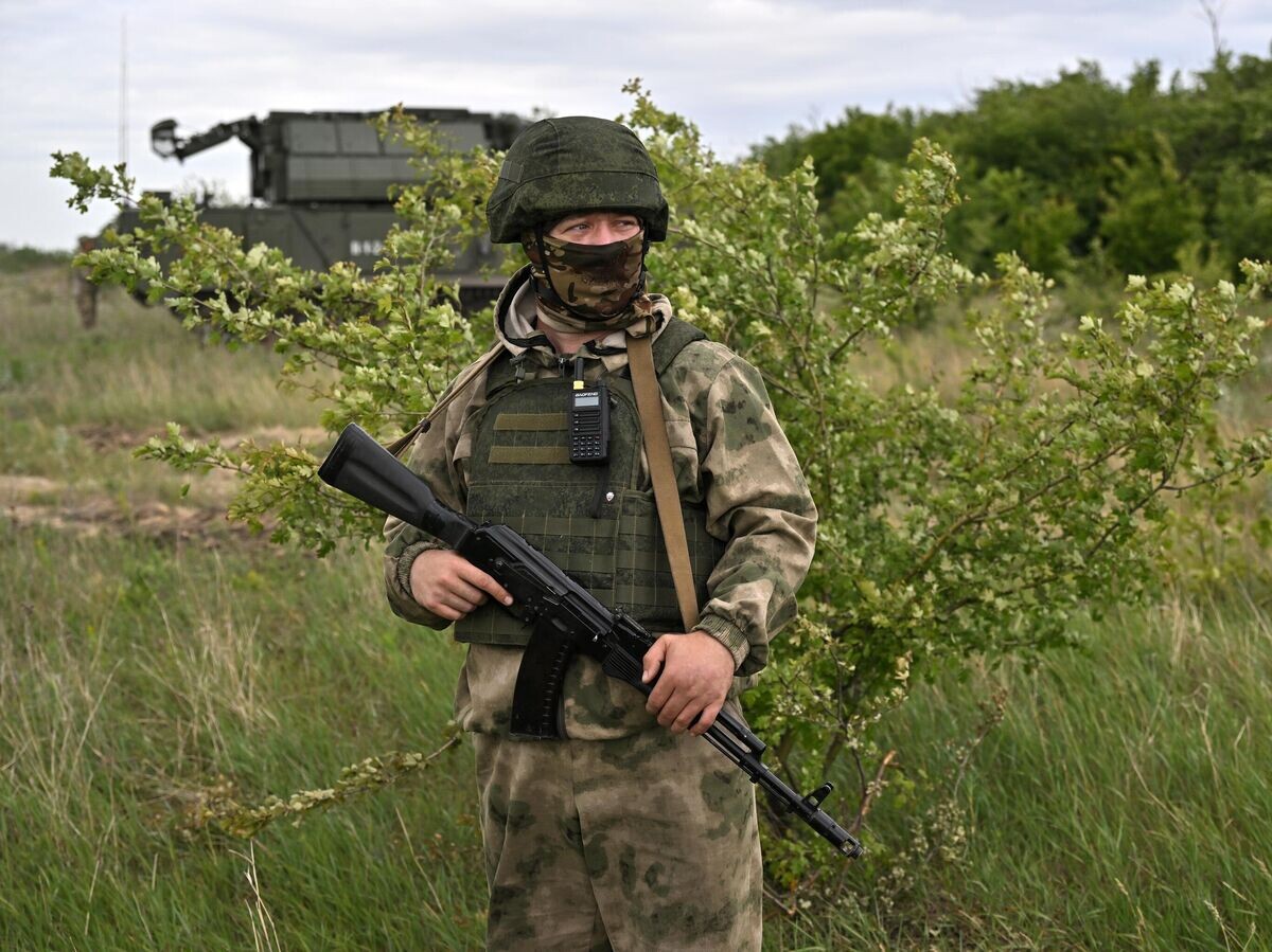    Российский военнослужащий в зоне спецоперации© РИА Новости / Евгений Биятов