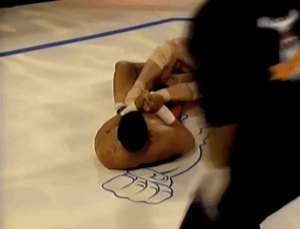 Патрик Смит мучается от боли разрыва связок