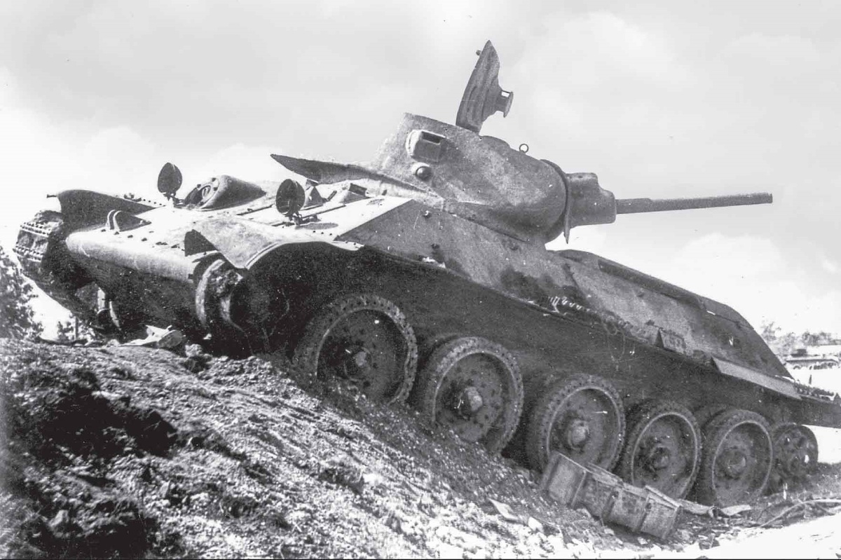 Картинка из свободных источников.   Модель Т-34 1940 года с литой башней и 76,2-мм пушкой Л-11 Л / 30,5, поставляемой из Харькова с февраля 1941 года. Обратите внимание на панорамный перископ на люке башни.