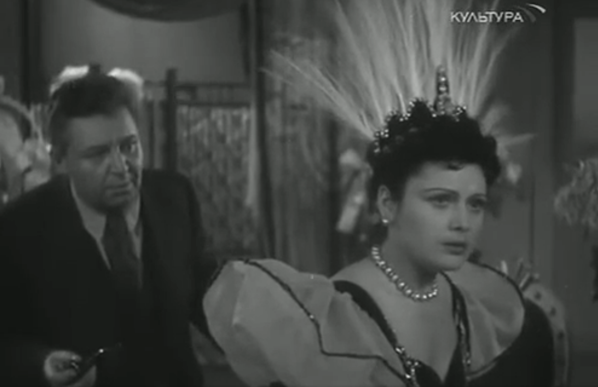 Совесть не позволяет актрисе Стрельниковой играть в весёлых опереттах во время Великой Отечественной. Зою Стрельникову сыграла Галина Сергеева, а директора театра - Николай Темяков