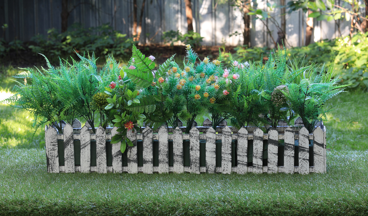 Клумба с ограждением