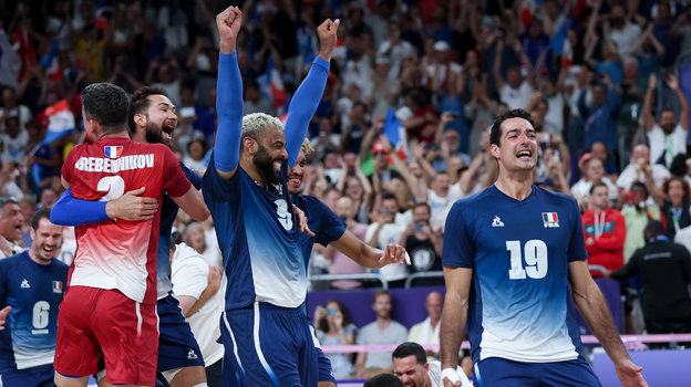    Эрвин Нгапет (№9) в матче против сборной Польши.Дарья Исаева