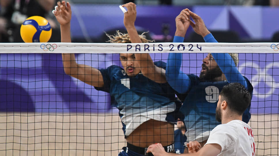 Фото: Дмитрий Лебедев / Коммерсантъ📷Матч между сборными командами Франции и Польши по волейболу