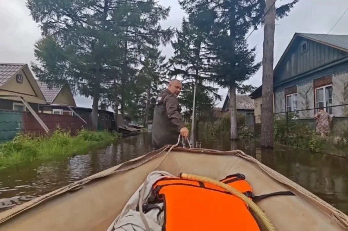    «Воды было по грудь»: в муниципалитетах делают дамбы и дороги после паводка