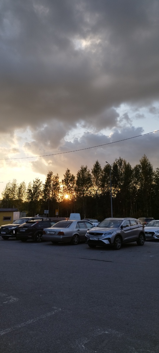 Облака вроде бы присутствовали, но дождя не обещали, а солнышко, наоборот, обнадеживало. 