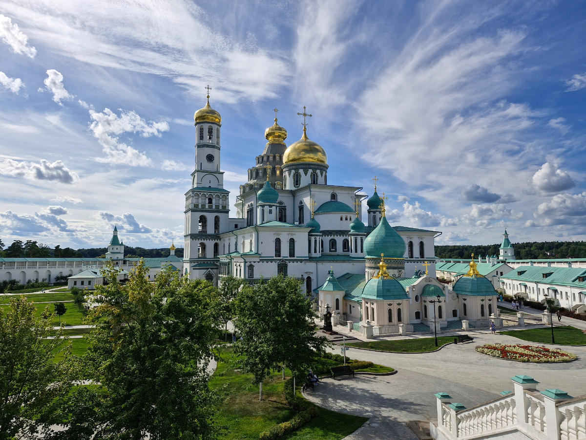 Вид со стен монастыря 