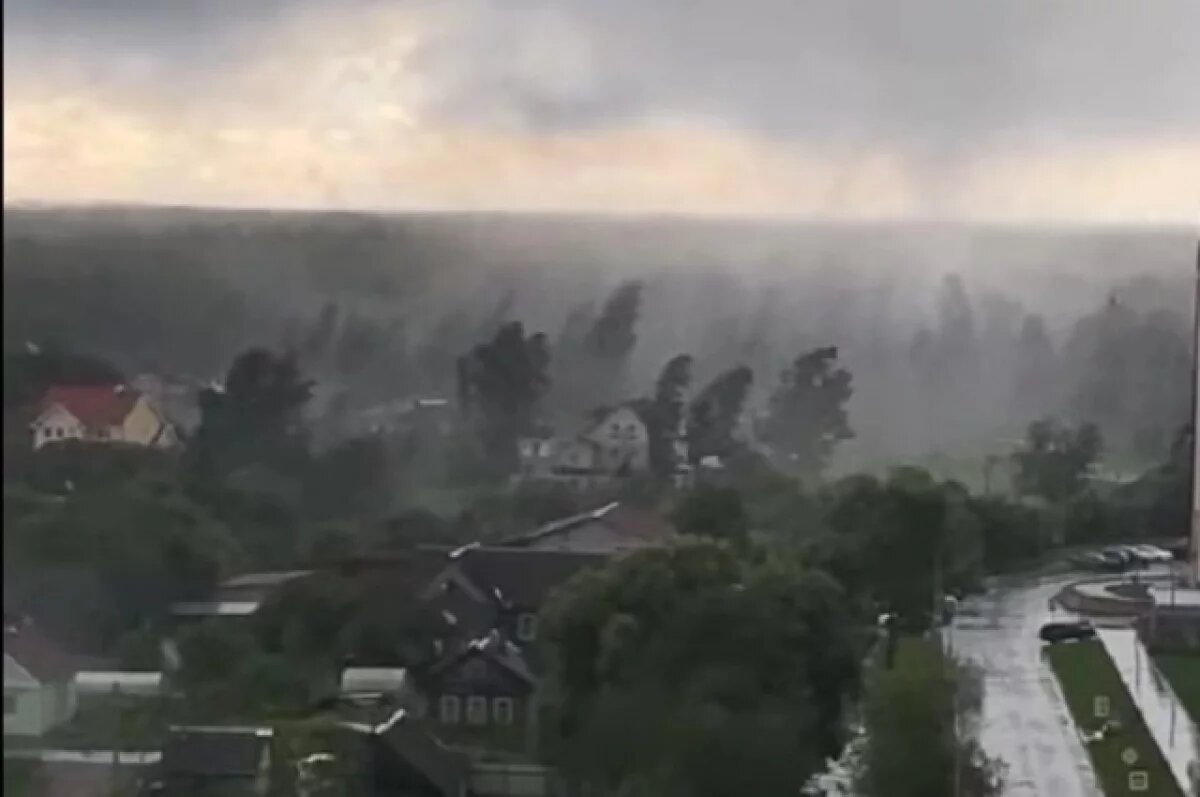    На Санкт-Петербург и Ленинградскую область обрушились торнадо