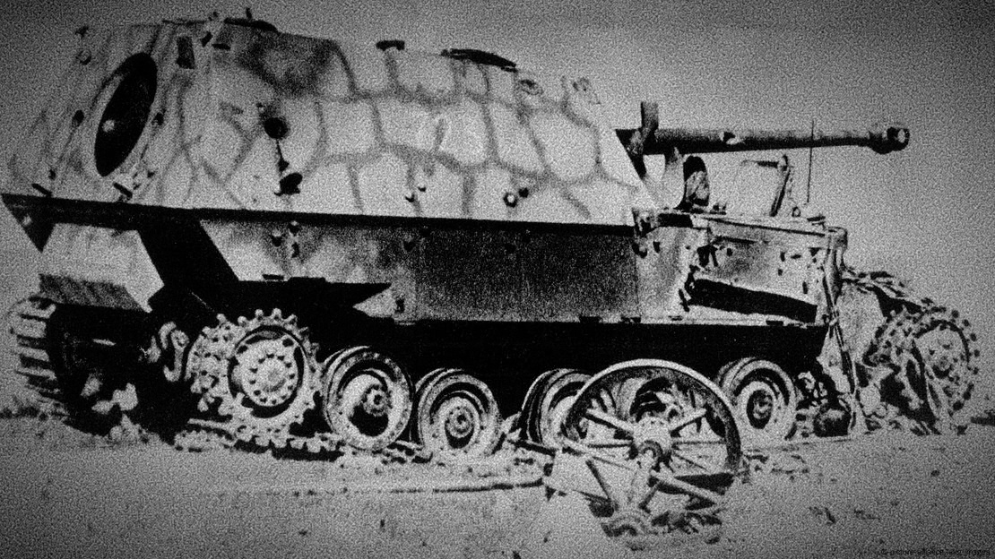 Подбитая немецкая самоходная артиллерийская установка "Фердинанд"