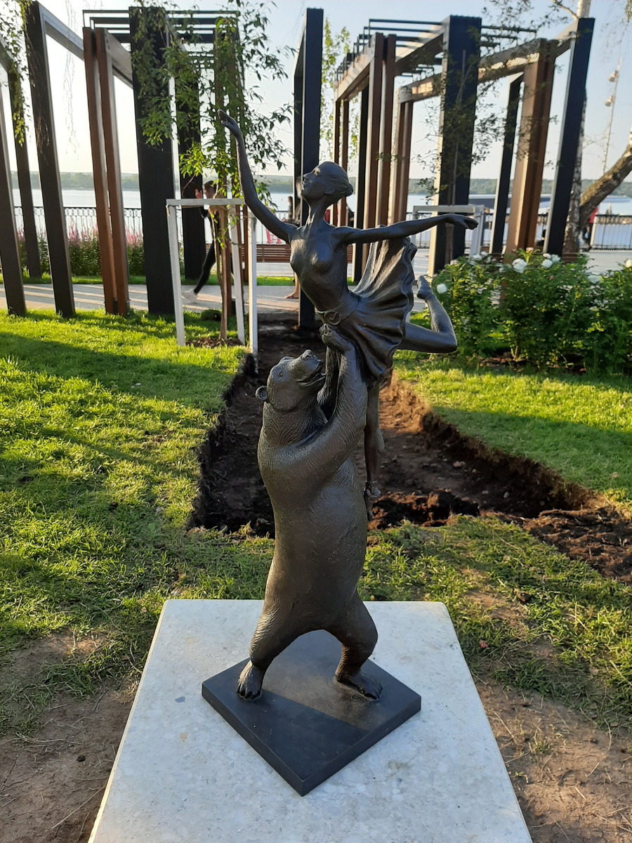 1. Композиция "Мишка с балериной"