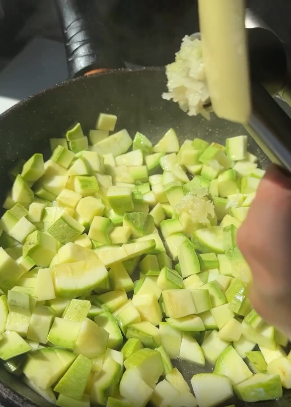 кабачки на сковороде