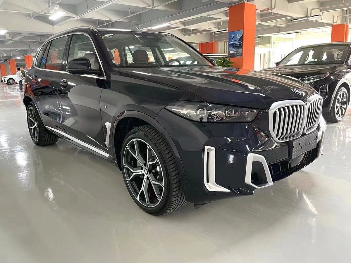 Готов к продаже:BMW X5 xDrive30LiExclusive M Sport PackageYear:2024Engine:2.0T 258HP 4WDCondition:NewFOB Khorgos:64900$Доставка на прямую в Россию!Без посредников! Без РФ документов! (Под  🔑 чуть дороже ) 
