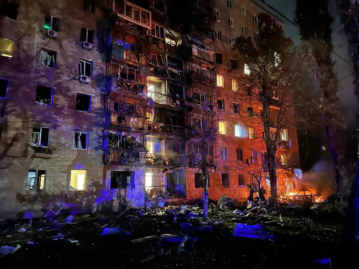    Падение обломков ракеты на жилой дом в Курске: пожар и 13 пострадавших