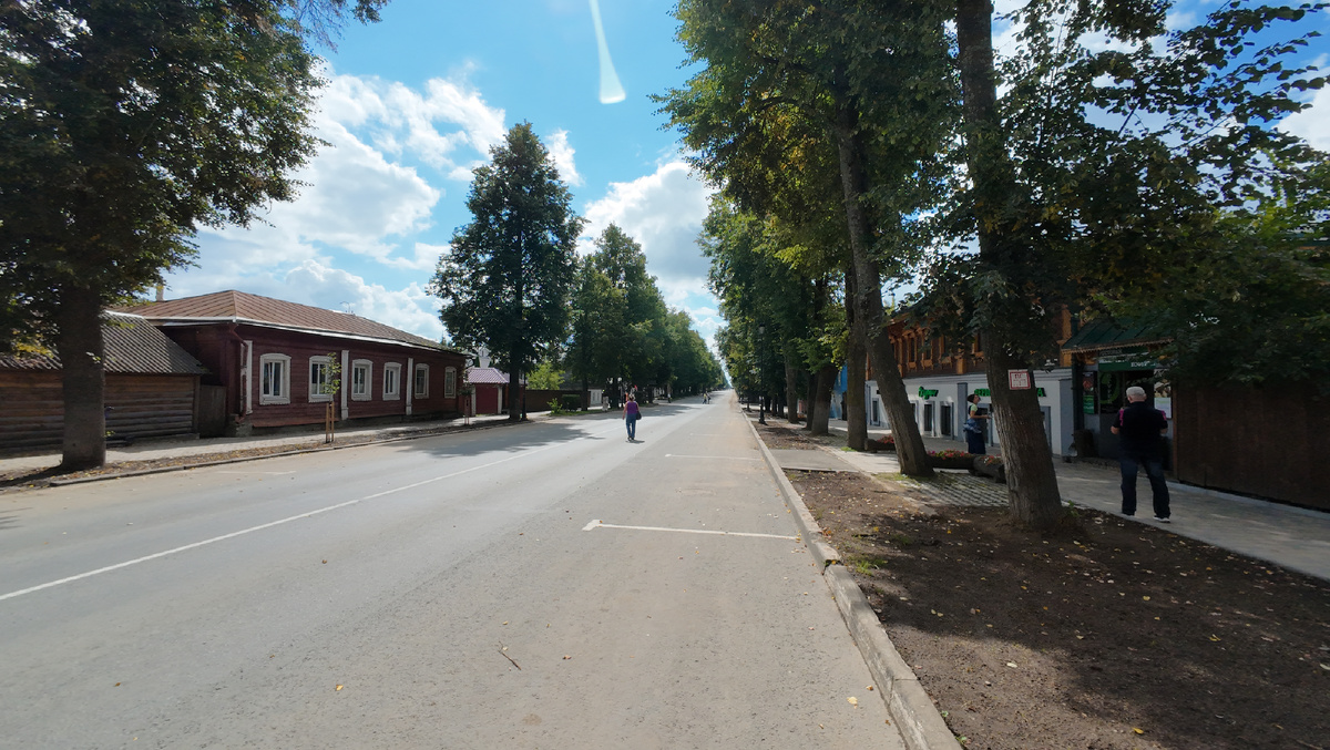 Утром город практически вымер… А вот вечером ситуация будет кардинально противоположной !!!