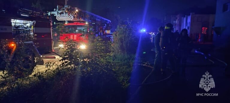    На пожаре в магазине Орска огнеборцы спасли семь человек Андрей Севостьянов