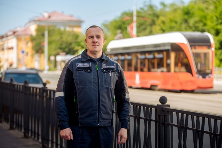    Сергей Журавлев поздравил оренбуржцев с Днем строителя Марина Шарт