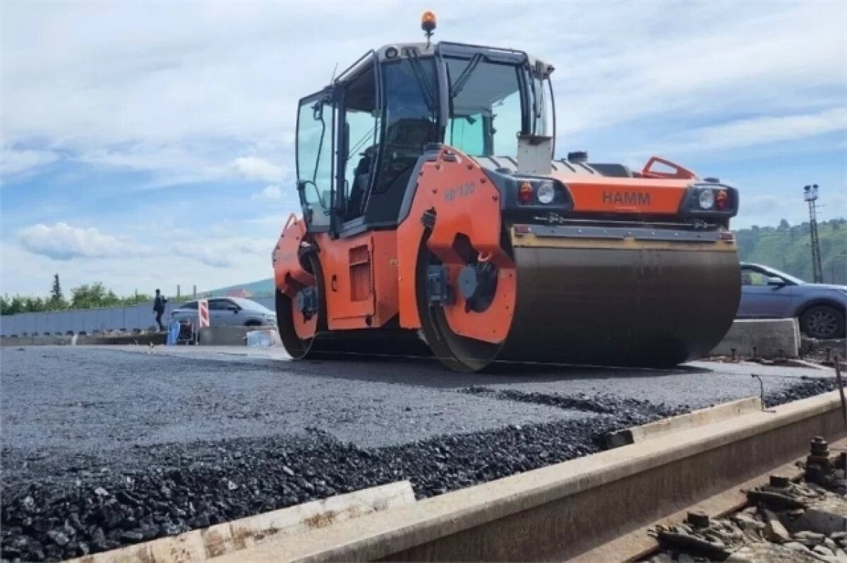    В Красноярске укладывают асфальт на новой развязке из Пашенного