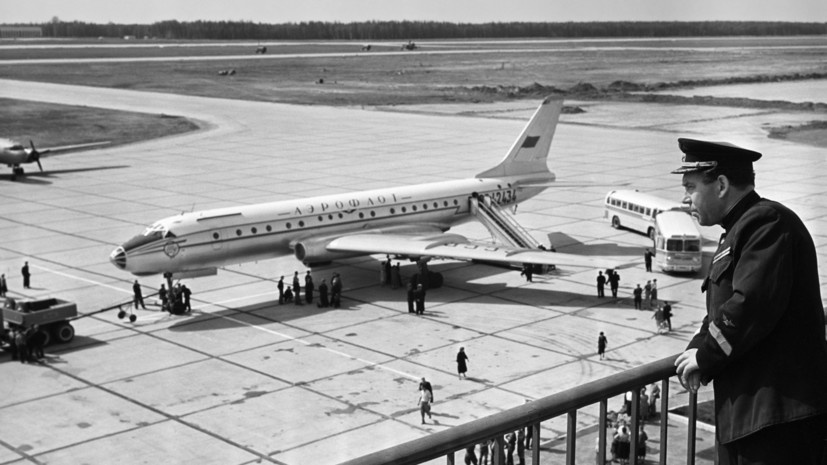     11 августа 1959 года Ту-104 доставил из Ленинграда в Шереметьево 100 пассажиров, 2,5 т груза, 200 кг почты и 600 кг багажа. Аэропортовые службы впервые выполнили комплекс коммерческого и технического обслуживания. 12 августа 1959 года «Советская Россия» объявила об официальном открытии аэропорта  С. Преображенский / РИА Новости