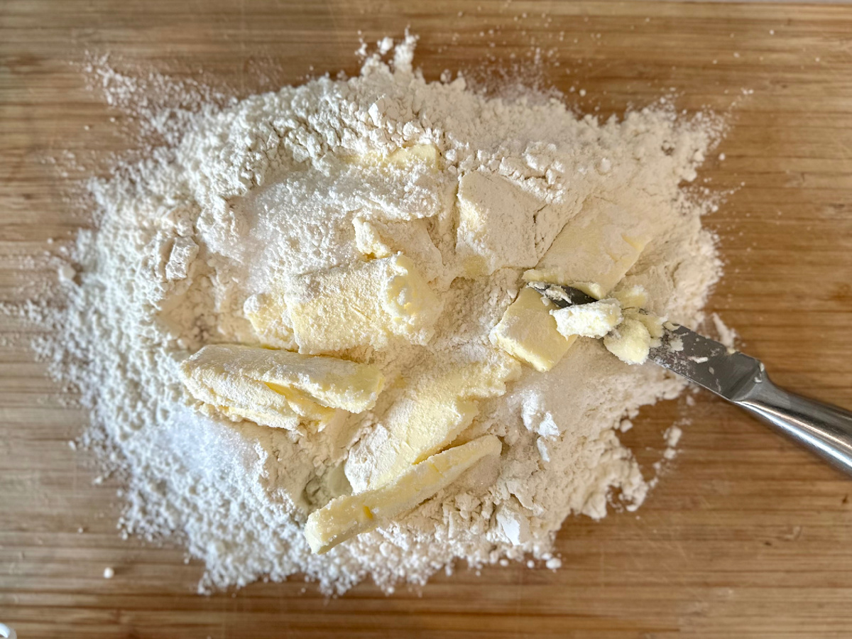 Почему-то я начала делать это на доске. Оказалось неудобно.