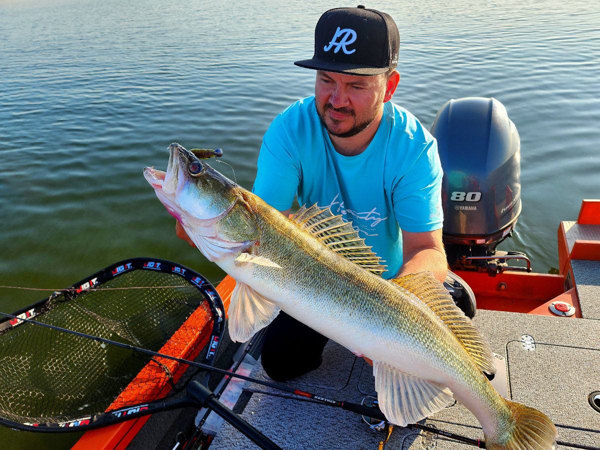 «Теперь не время думать о том, чего у тебя нет. Подумай о том, как бы обойтись с тем, что есть.» (С) Э. Хемингуэй «Старик и море»