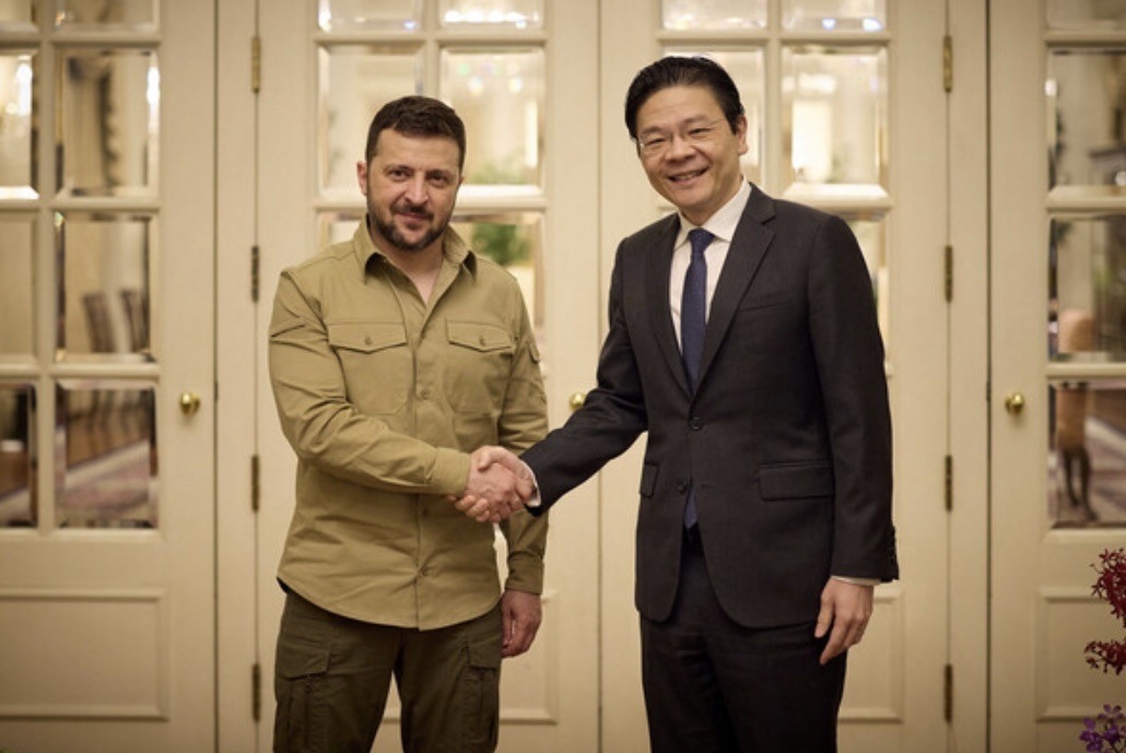 Президент Украины Владимир Зеленский и премьер-министр Сингапура Лоуренс Вонг во время встречи в Сингапуре, 2 июня 2024 года