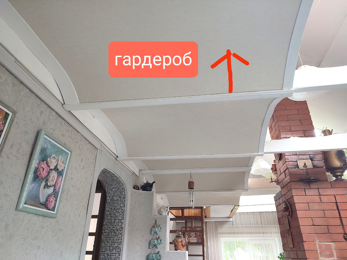 Фото автора. Лестница слева от окна