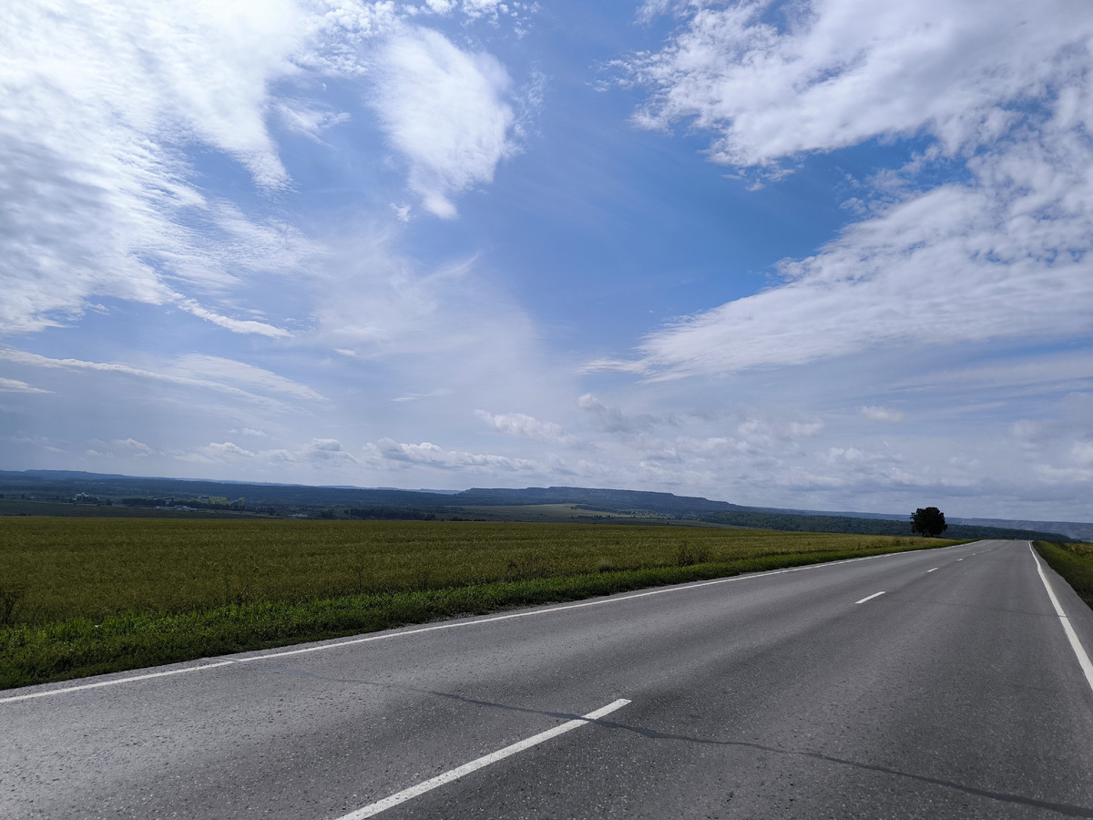 Свернули на запад в сторону Салаирского кряжа, но пока что горы искусственные - отвалы угольных разрезов