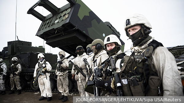 Геи и лесбиянки провели в Сиднее парад в военной форме