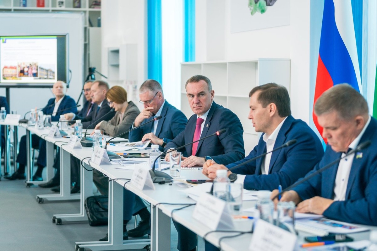    В Кондинском районе завершилась рабочая встреча Руслана Кухарука с управленческой командой муниципалитета