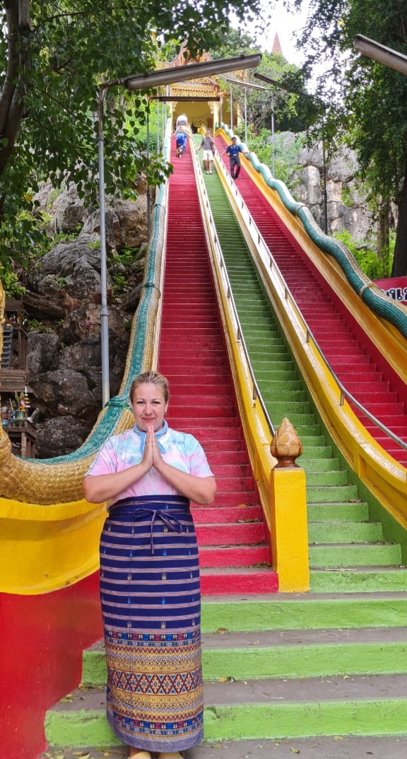 Тайланд, ступени к храму Тигра, провинция Канчанабури.