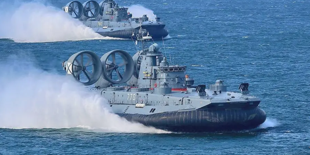 По воде на воздухе