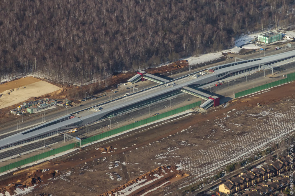 Станция метро "Прокшино" — вид из иллюминатора самолёта © NickFW.ru — 01.04.2019г.